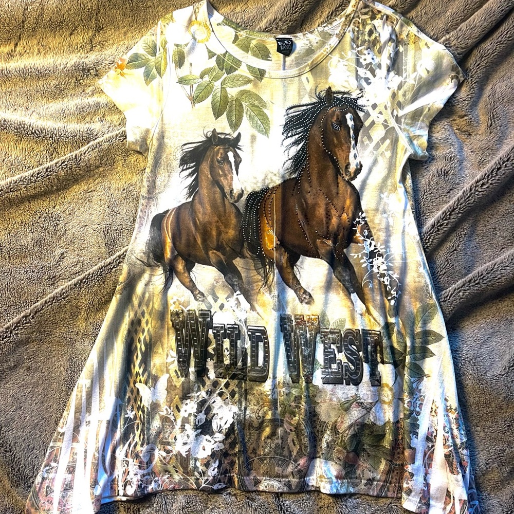 Wild West women’s boutique Wild West Print Rhinestone Shirt small